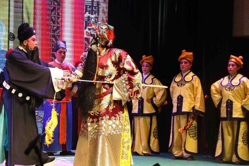 Beijing: Traditional Cultural Show Peking Opera Tickets - What You Can Follow During Peking Opera With English Help