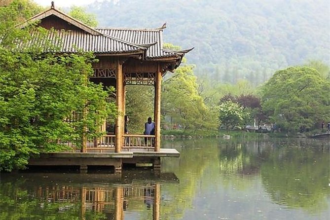 Best of Hangzhou: A Comprehensive Tour of the City's Top Sights - The guide experience really matters, and you can see why