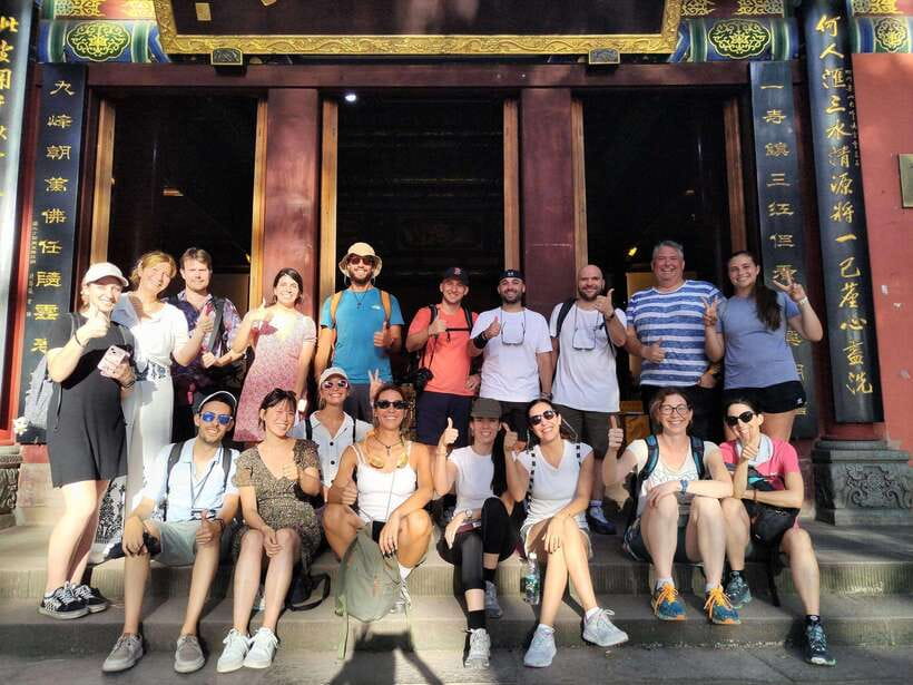 Chengdu: Giant Panda and Leshan Buddha Day Trip - Getting Picked Up in Chengdu and Settling Into a Long Day
