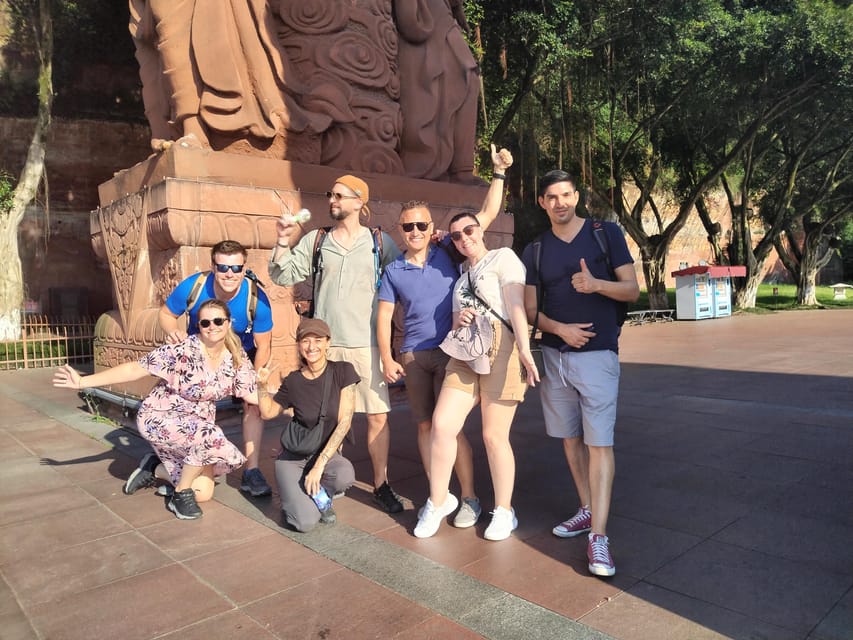 Chengdu: Leshan Grand Buddha Full-Day Private Trip - The shoulder-to-feet walking route, and why it matters for your photos