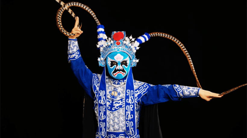 Chengdu: Liyuan Theater Sichuan Opera Face-Changing Show - The tea house atmosphere: part performance, part pause