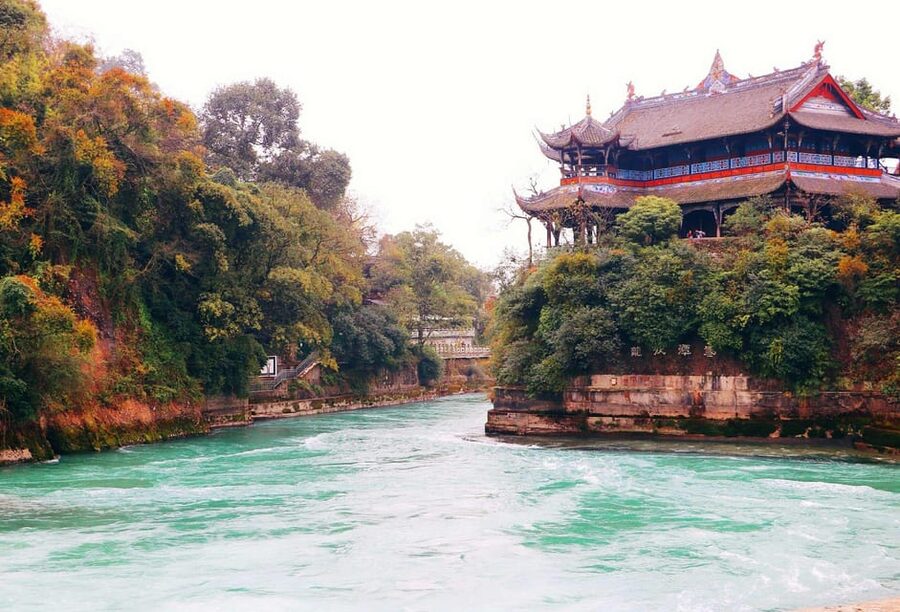 Chengdu Panda Base and Dujiangyan One-Day Private Tour - Guanxian Ancient City: Local Snacks and Dinner Without Cutting the Day Short