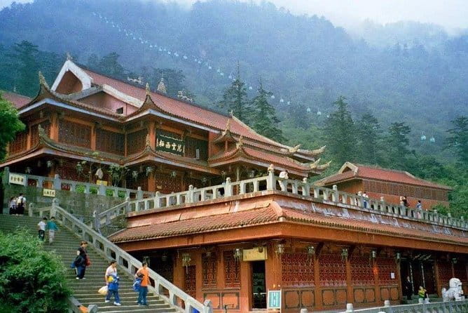 Chengdu Private Day Tour to Emei Mountain with Lunch and Cable Car Ride - Huazang Temple and the 48-meter Golden Buddha