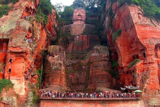 Chengdu Private Day Tour to Emei Mountain with Lunch and Cable Car Ride - Crowds and queues: your best strategy on a famous mountain