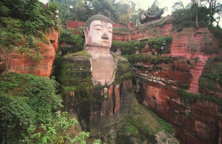Chengdu Private Tour of Leshan Buddha and Panda Base - Visiting the Leshan Giant Buddha: Walk or Take the Boat