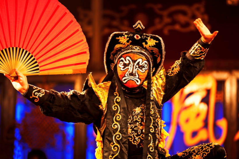 Chengdu: Sichuan Opera Face-Changing and Acrobatics Show - The core event: Sichuan Opera face-changing, up close