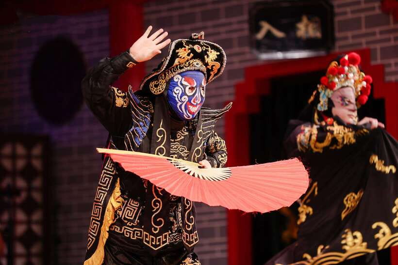 Chengdu: Sichuan Opera Face-Changing and Acrobatics Show - Understanding the show when your Chinese is limited