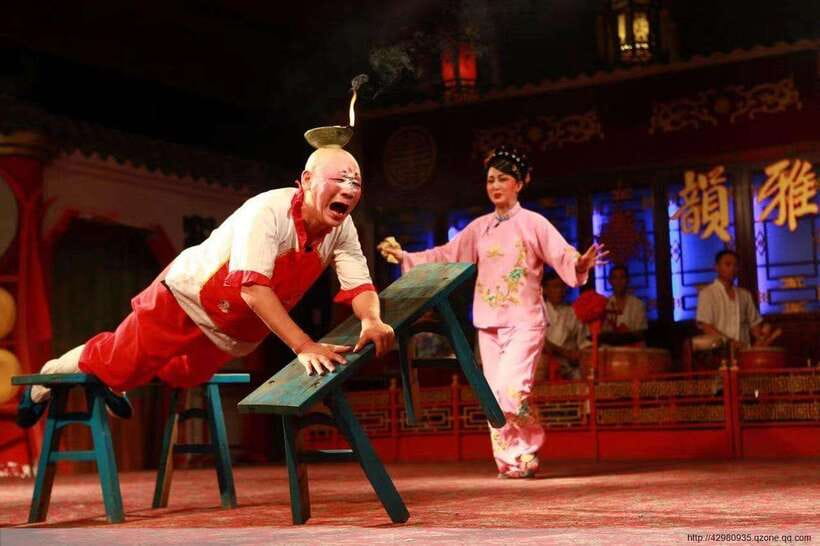 Chengdu: Sichuan Opera Show & Covered Bowl Tea & Massage - Costume dressing plus your choice of add-on, including massage or ear cleaning