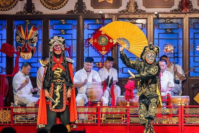 Chengdu Signature Opera Face Changing and Tea - Tea time with included covered-bowl Gaiwan tea