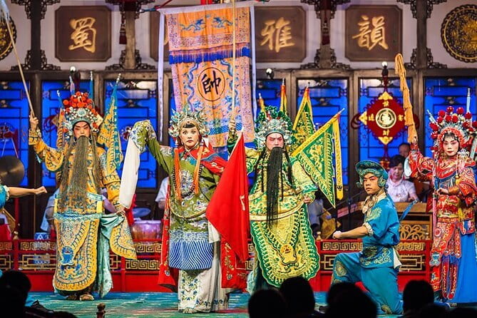 Chengdu Signature Opera Face Changing and Tea - Face-changing and fire-breathing: what to watch for