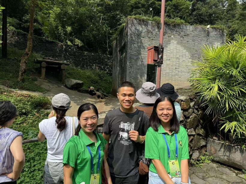 Chengdu: Volunteer Day Experience at Dujiangyan Panda base - 13:30 to 14:00, A Panda Documentary That Puts the Day in Context