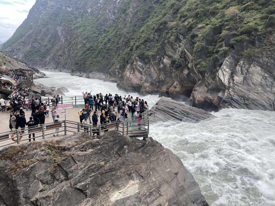 China Tiger Leaping Gorge: A Canyon Adventure - Entering Tiger Leaping Gorge: the plank road, the sound, the upstream walk