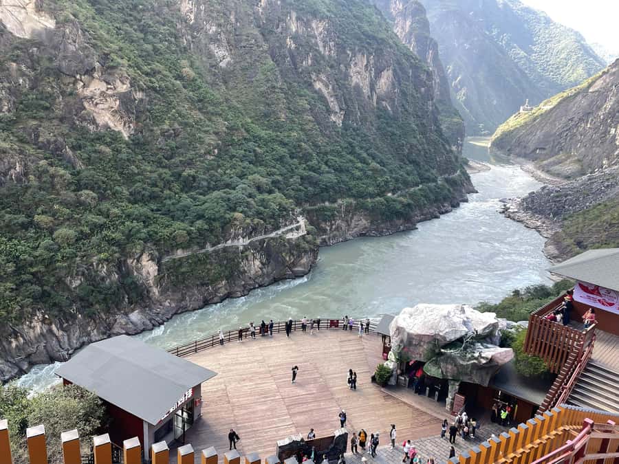 China Tiger Leaping Gorge: A Canyon Adventure - Group dynamics, language, and how to keep things easy