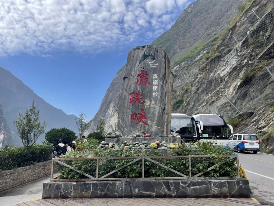 China Tiger Leaping Gorge: A Canyon Adventure - Pickup in the Lijiang area, then straight to the river viewpoints