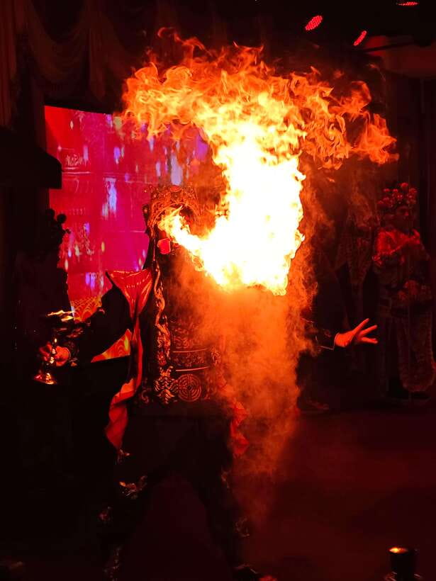 Chongqing 1941 theatre: Tea Art Performance with Folk Art - Sichuan drama Human Good and kung fu on stage