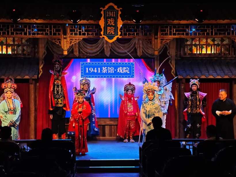 Chongqing 1941 theatre: Tea Art Performance with Folk Art - Timing and logistics: arrive early to catch the tea