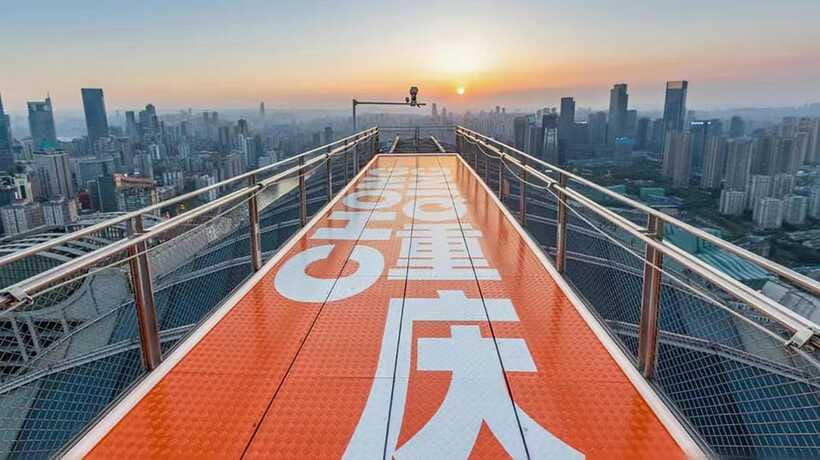 Chongqing: 520m-high Eye Skyview Deck Ticket for Adult - Quick practical plan for your day in Jiefangbei