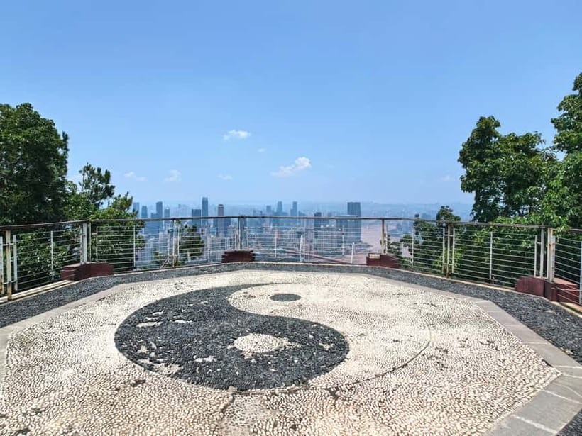 Chongqing: Historical Blocks, Temple, and Mountain Tour - The Taoist Temple Visit and the View That Puts Chongqing in Perspective