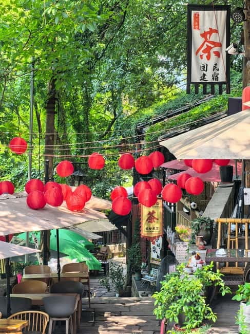 Chongqing: Historical Blocks, Temple, and Mountain Tour - Lunch and Street Snacks Without Turning It Into a Food Quest