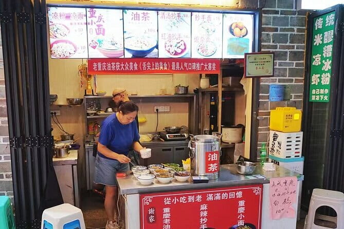 Chongqing Local Food Tour Adventure - 山城步道 backstreets: the “walk and eat” part that makes Chongqing feel real