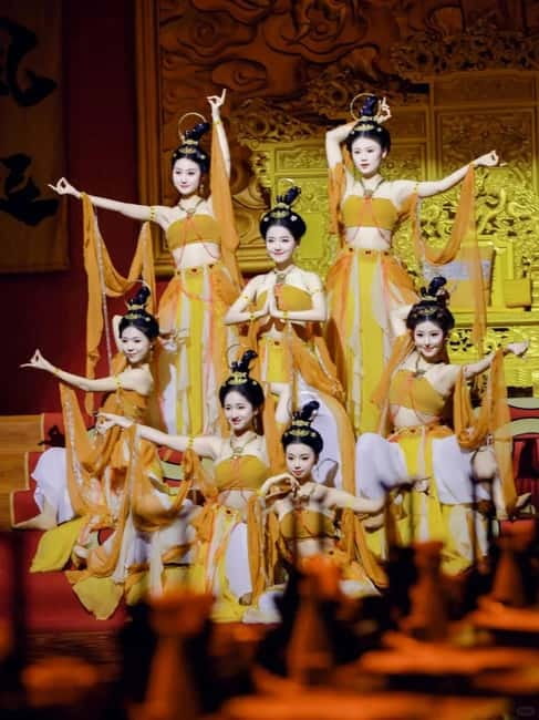Chongqing: Qingyu Banquet Experience with Show and Dinner - Costume styling is optional, and the rules matter