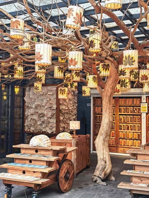 Chongqing: Trendy Spots, Cableway & Ferry Private Tour - Changjiahui Danzishi Laojie St: interactive change, at street speed