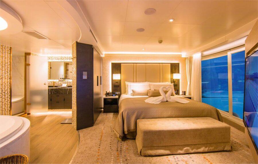 Chongqing: Yangtze River Cruise with Meals and Accommodation - Staff and small-group pace: Andy on logistics, Stephen onboard