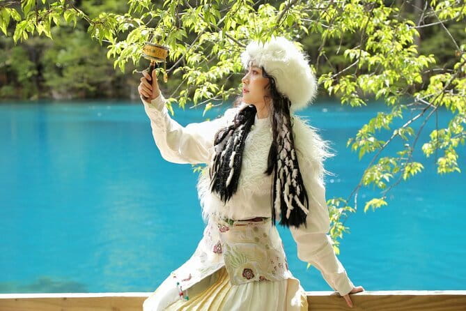 Classic 3-Day Jiuzhaigou Private Tour(Transportation+Tickets) - English-speaking guide option, and when it’s worth the 90 USD per day
