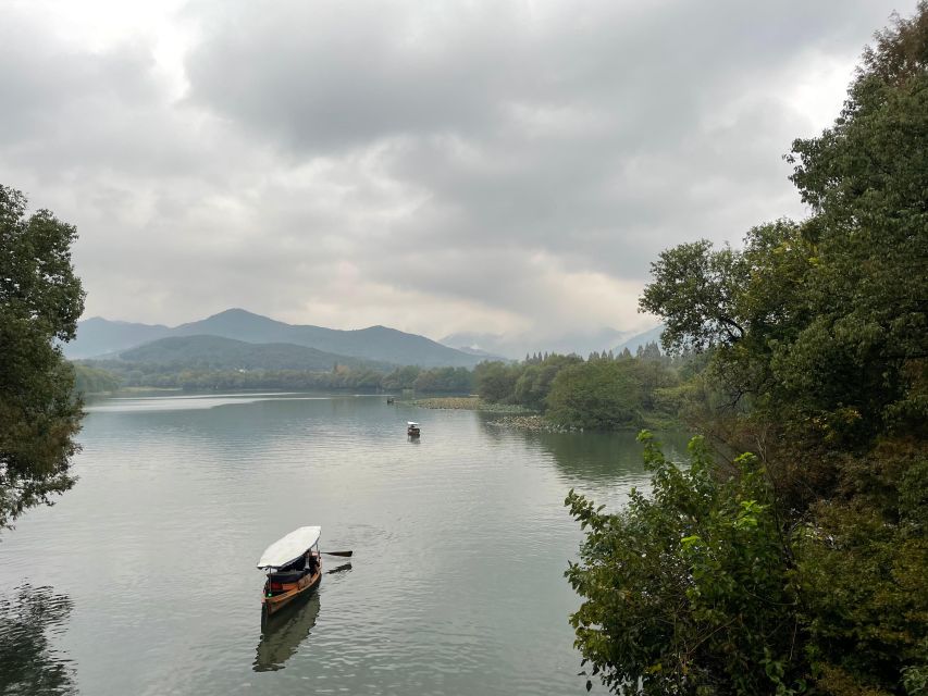 Customized Hangzhou Guided Tour Based on Your Interests - Lingyin Temple: stepping into 1,700 years of spiritual life