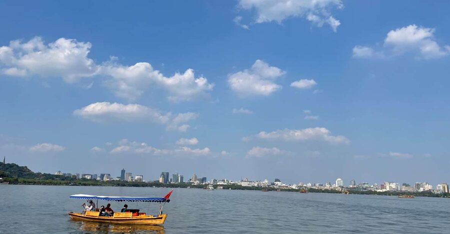 Customized Hangzhou Guided Tour Based on Your Interests - West Lake morning: strolls, optional boat time, and real landmark context