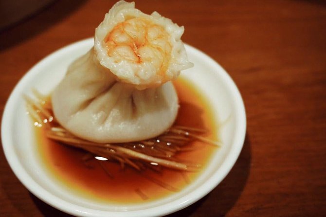 Din Tai Fung Dinner Experience and Acrobatics Show in Shanghai - Getting to the Show: How the Transfer Helps You Enjoy More