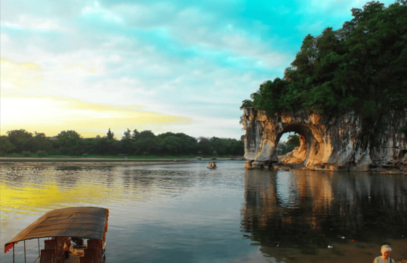 Discover Guilin's Gems:Guangzhou-Bullet Train Highlight Tour - From Guangzhou hotel to bullet train, the day starts tidy