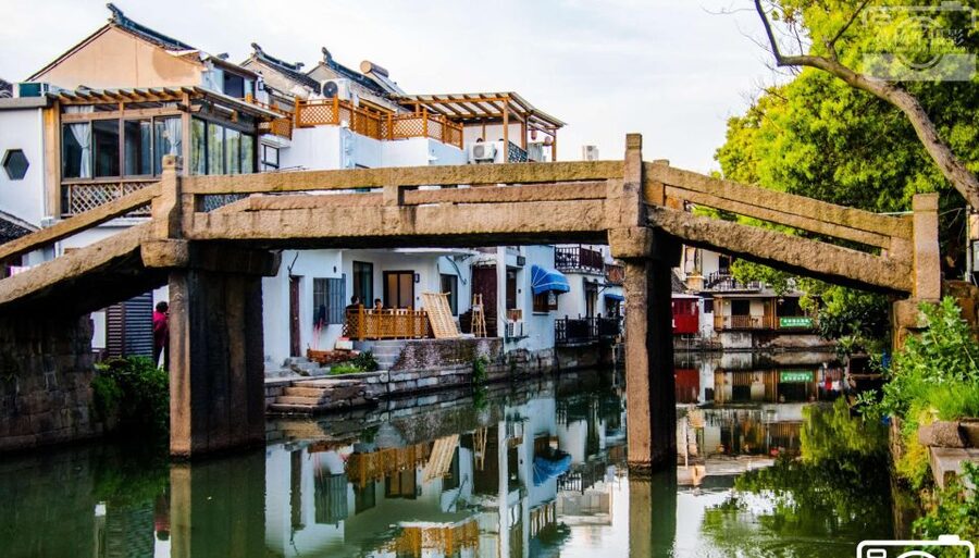 Discover Suzhou & Zhouzhuang: Private Day Trip - Lunch in-between cities, where the schedule becomes your friend