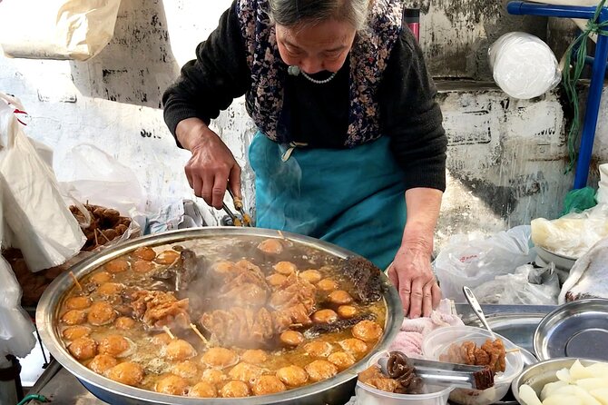 Discovery more Guangzhou evening foodie tour with locals - Meeting at 西门口地铁站 and the 6:00 pm timing