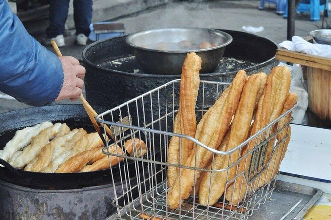 Early Bird Shanghai Street Breakfast Tour And Visit Fabric Market - Laoximen Residence, alley breakfast and what makes it feel local