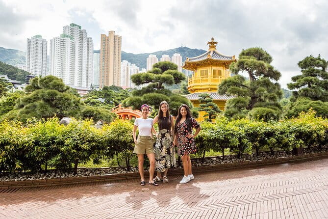 Experience Hong Kong in 1 day: discover the best - Sik Sik Yuen Wong Tai Sin Temple: rituals and asking for guidance
