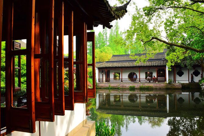 Flexible Hangzhou Private Day Tour with Lunch - West Lake (Xi Hu): the UNESCO stop you should not rush
