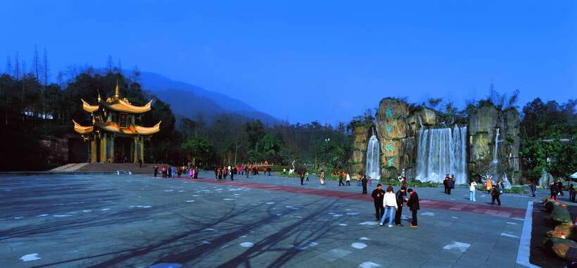 From Chengdu: Mount Emei Day Trip with Golden Summit Visit - Mount Emei from Chengdu, the smart way to see the high stuff