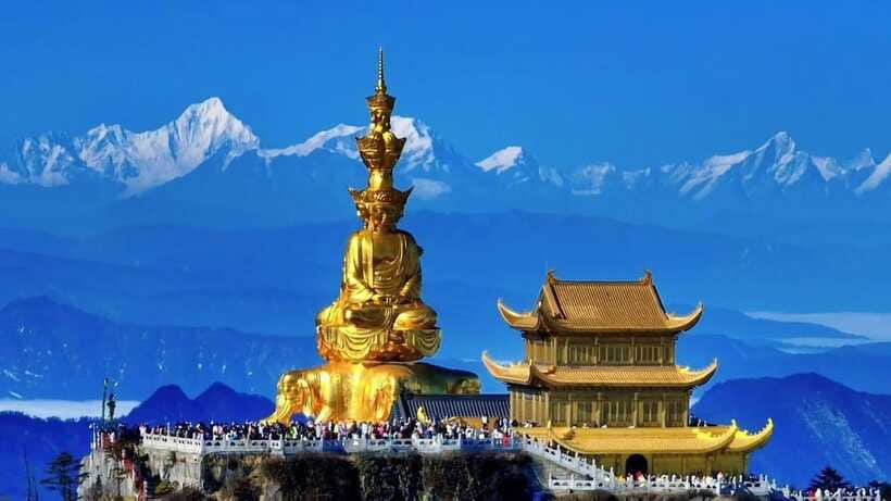 From Chengdu: Mount Emei Day Trip with Golden Summit Visit - Timing, walking comfort, and what to pack for mountain temperature swings