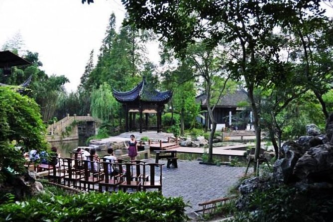 From Shanghai: Zhujiajiao Water Town Private Tour with Boat Ride - Lunch or Dinner: A Local Break Without the Food Hunt