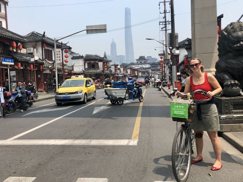 Full-Day Shanghai Classic Bike Tour - Shanghai Museum: a history anchor in the middle of the ride