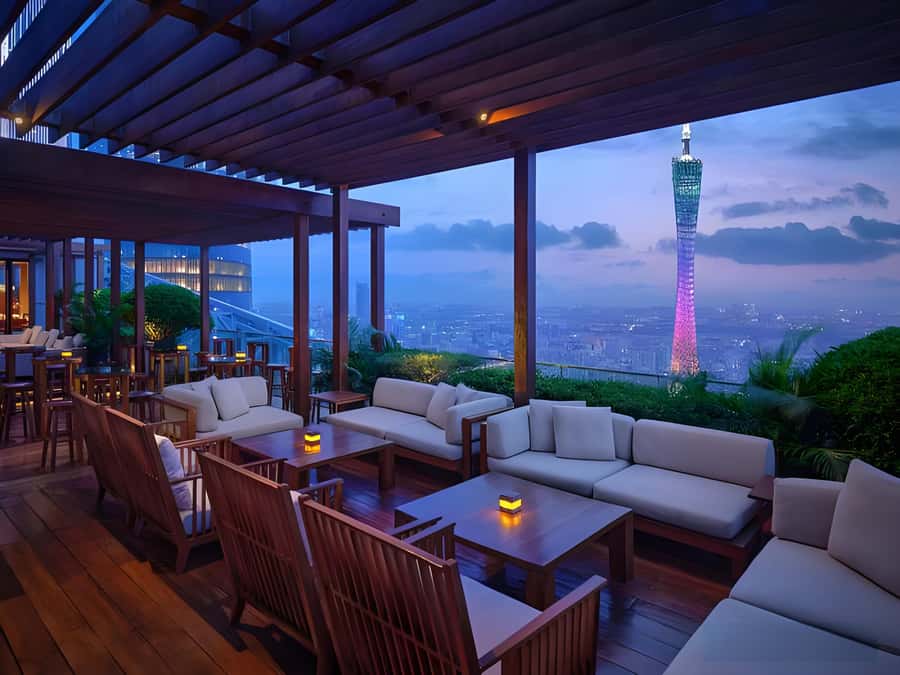 GuangZhou: 70 Floor RoofTop openair Bar, Sunset & Light Show - What You Get Included: Observation Deck, Snacks, and Free-Flow Beverages