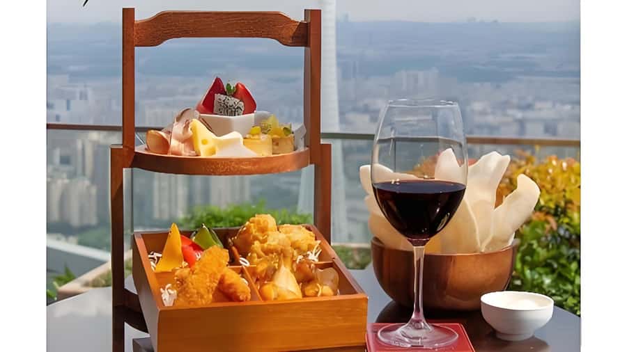 GuangZhou: 70 Floor RoofTop openair Bar, Sunset & Light Show - Who This Rooftop Bar Is Best For