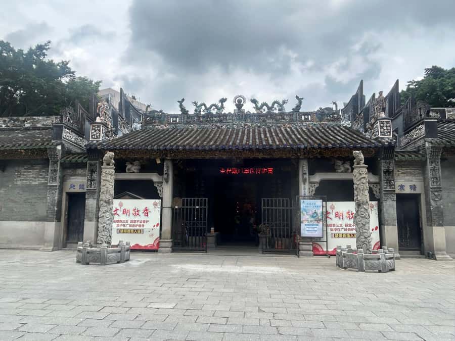 Guangzhou: Walking Tour of Xiguan Ancient Town - Lychee Bay and the Xiguan houses, spotting how old wealth left a footprint