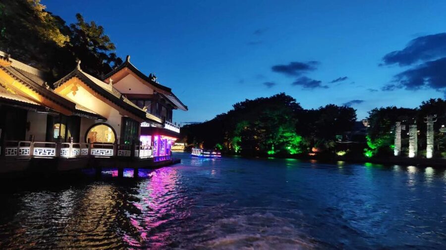 Guilin: Four Lakes Night Cruise with Round-trip Transfer - Twin Pagodas and Where Photos Actually Come Together