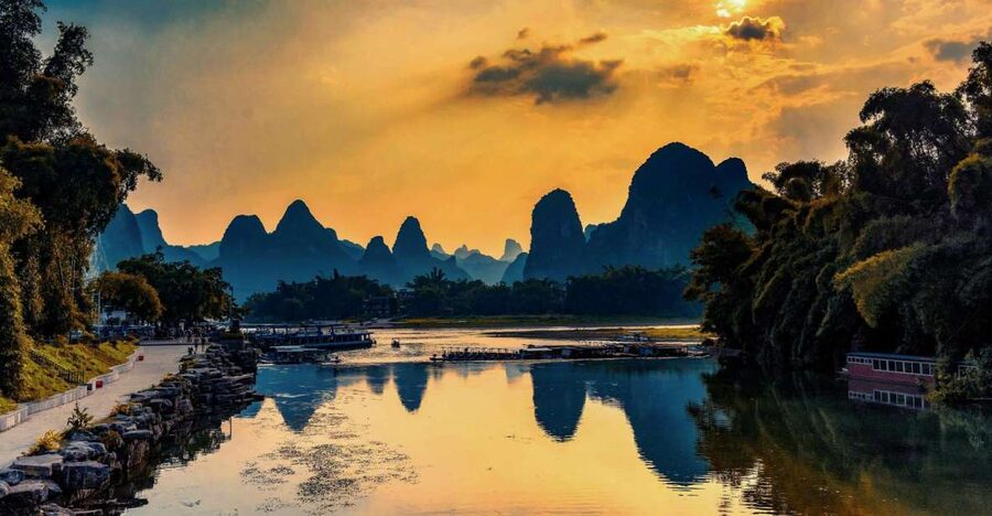 Guilin Highlight Sightseeing Private Day City Tour - Fubo Hill: Fresh Air With Grotto Art and Relics