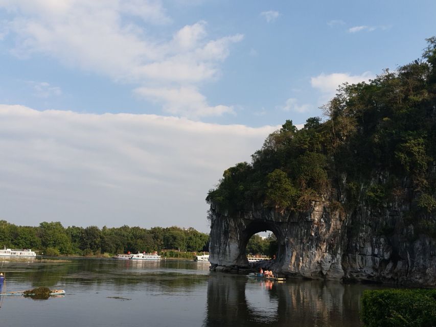 Guilin: Private Full-Day City Tour with Fubo Hill - Reed Flute Cave, Stalactites and Stone Flowers Under Colored Light