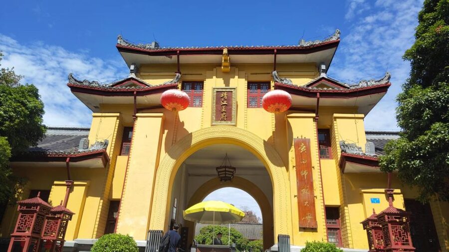 Guilin: Private Full-Day City Tour with Fubo Hill - The Riyue Shuangta Cultural Park Stop, a Midday Culture Breather