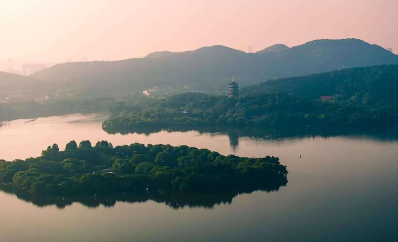 Hangzhou:Luxury West Lake Cruise+Santan Yinyue Island Ticket - A short cruise that sets the mood on West Lake