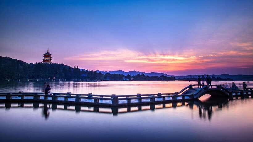 Hangzhou:Luxury West Lake Cruise+Santan Yinyue Island Ticket - Board, cruise, get off where you want, and keep your day moving